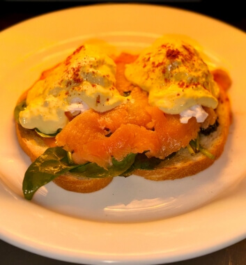 Eggs_Benedict_Salmon_2