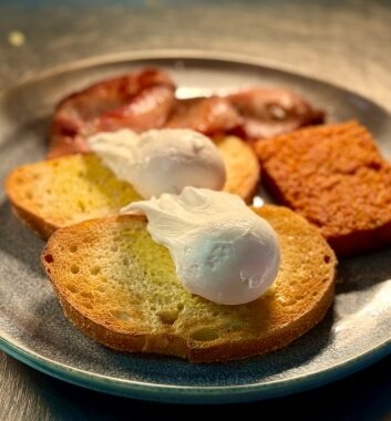 Eggs_on_Sourdough_Bacon